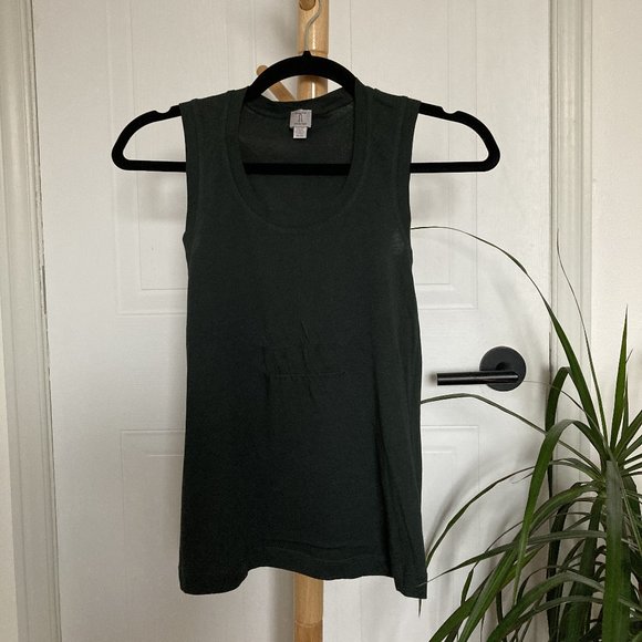 Green tank top - Picture 1 of 2